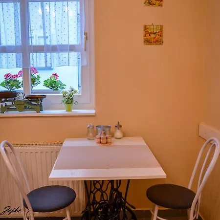Abraham Vintage Szobák&apartmanok Vendégház