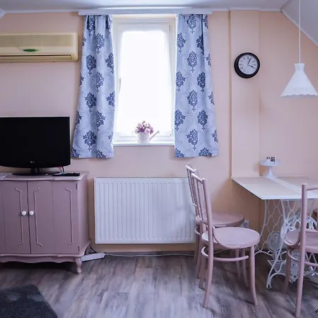 Abraham Vintage Szobák&apartmanok Vendégház 2*