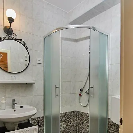 Abraham Vintage Szobák&apartmanok Vendégház 2*